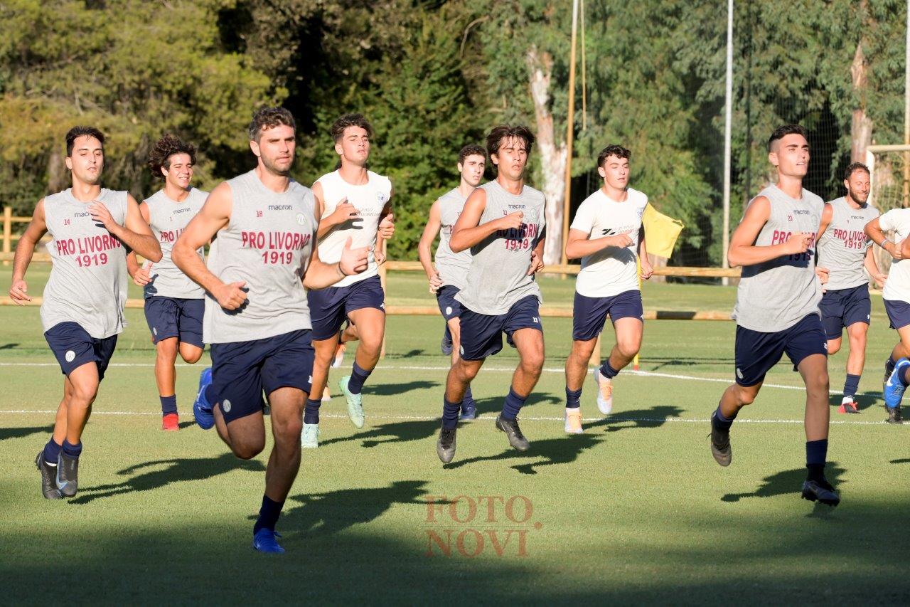 I giocatori della Pro Livorno Sorgenti in allenamento