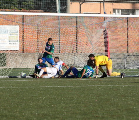 Il gol di Dierna in Seravezza-Follonica Gavorrano 1-2